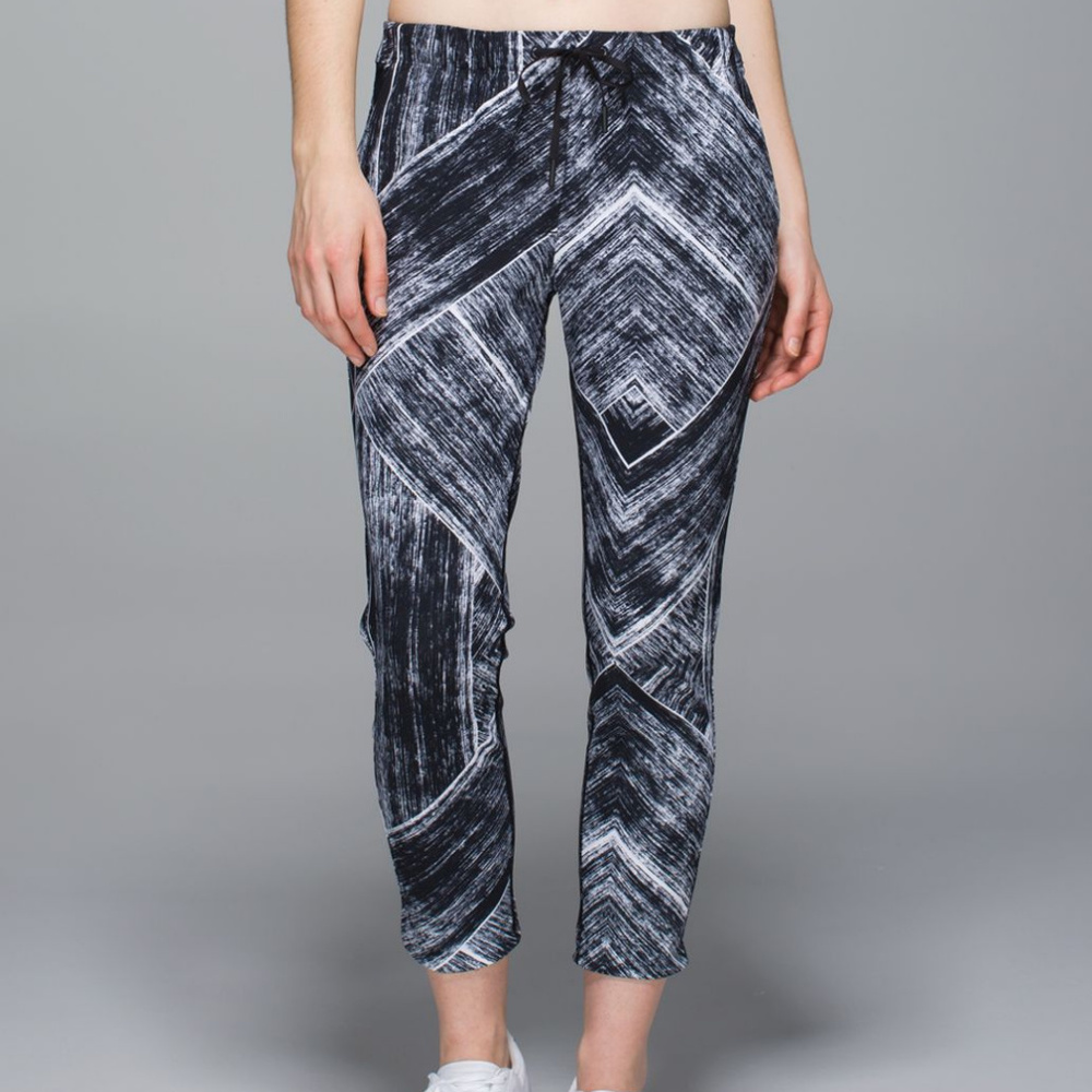 Lululemon Jet Crop Slim Size 8